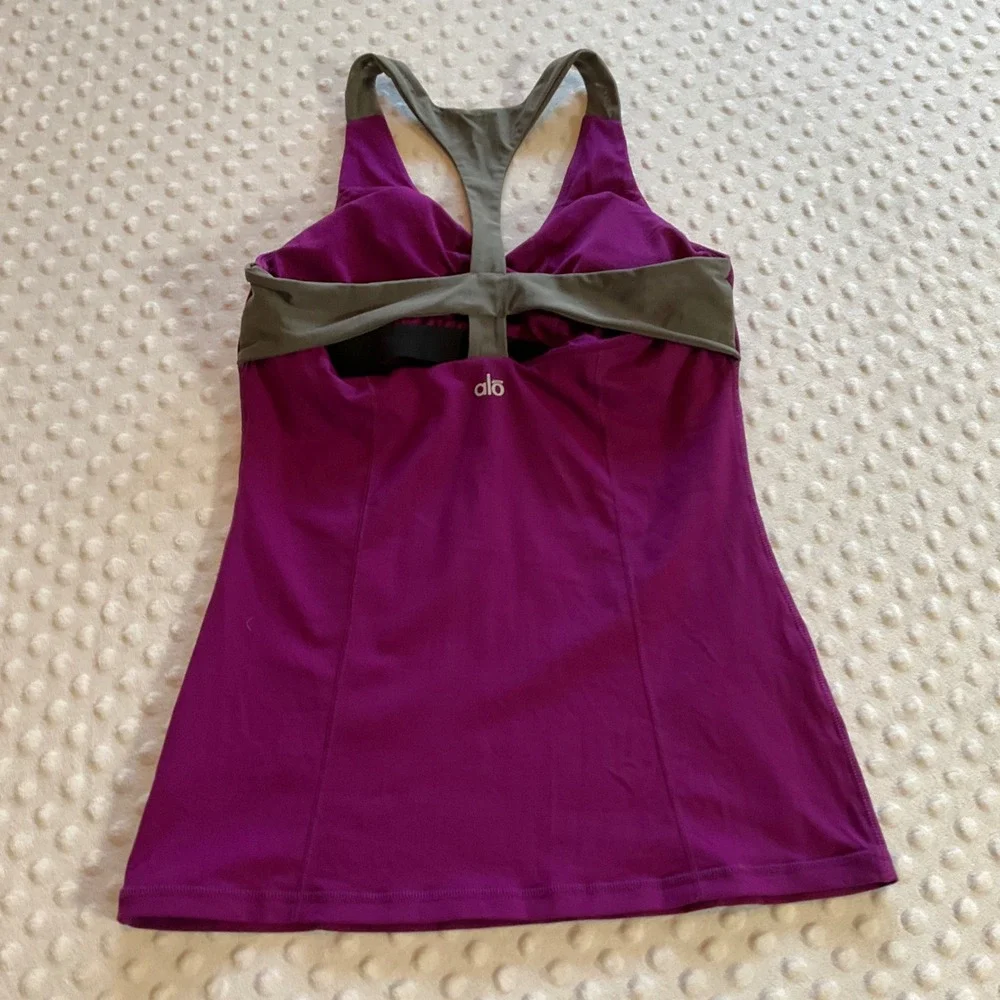 Alo Yoga Racerback Tank Top Womens Medium Magenta Purple Gray Shelf Bra